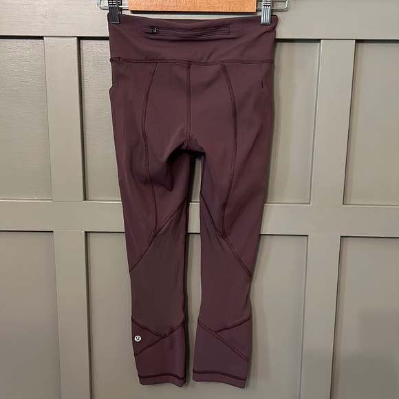 LULULEMON Pace Rival Crop *22" Running Workout Leggings in Cherry Cola Size 2 - Picture 13 of 16